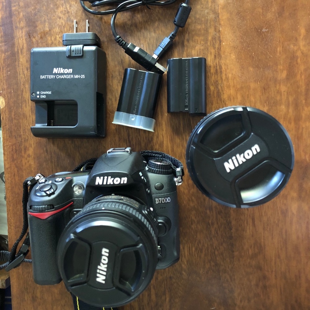 Nikon D7000 camera + 2lenses + extras